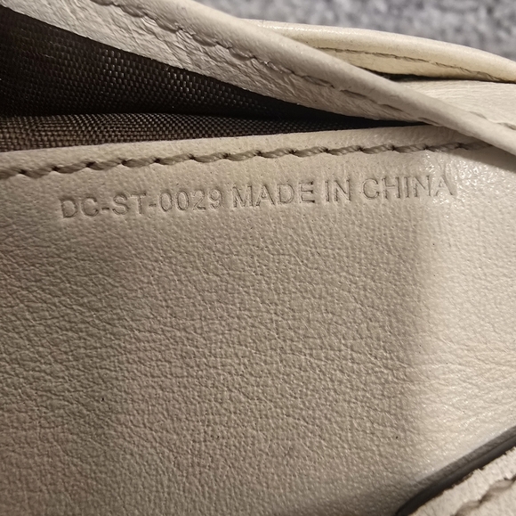 Celine Vintage Canvas Trifold Wallet Neutrals Classic Chic Luxury Minimalist - Picture 13 of 16